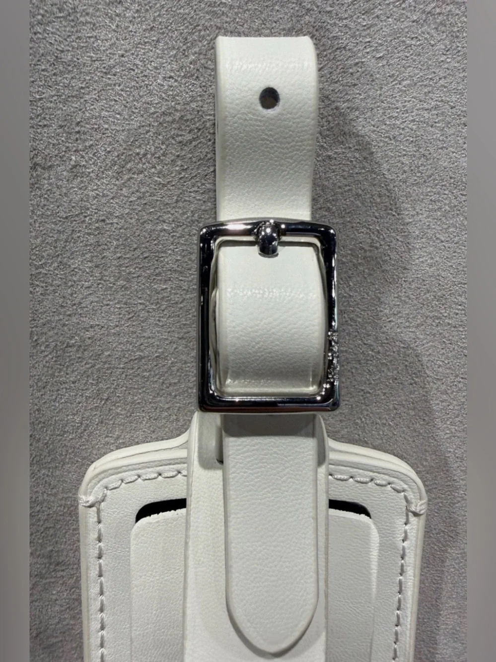 NEW IN BOX Tumi 3.625” x 2.25” Leather Luggage Name Tag w/ Buckle - IVORY WHITE